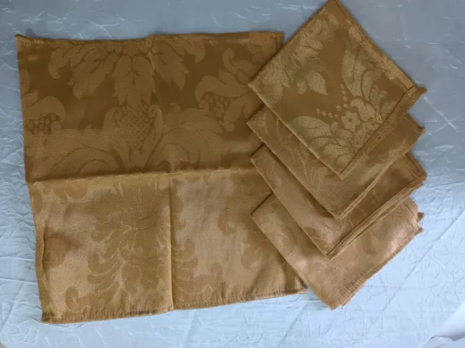 GUARDANAPOS DE TECIDO JACQUARD DOURADO