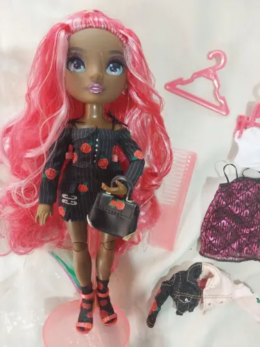 Boneca Rainbow High Daria Roselyn