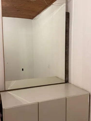 Espelho com balcão para organização