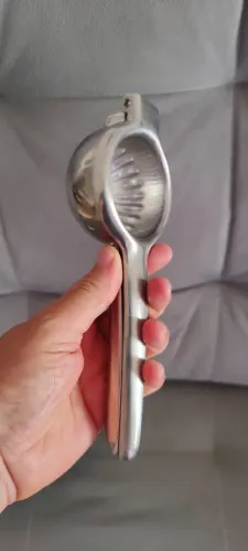 Espremedor de Limão Manual em Aço Inox