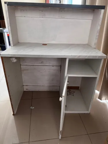 Escrivaninha Branca com Armário