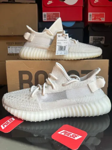 Adidas Yeezy Boost 350 V2 Bone - tamanho 41BR, original (591)