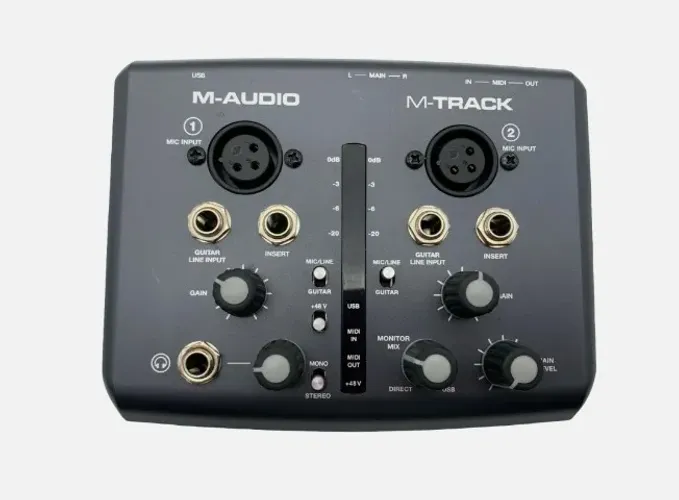 Interface de áudio M-Audio M-Track 2 canais USB XLR-MIDI