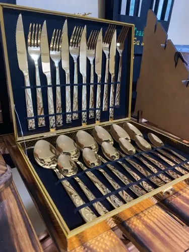Conjunto de Talheres Dourados Luxuosos - Elegância à Mesa!