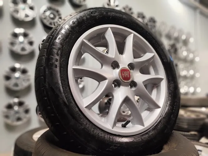 Rodas esportivas Fiat aro 15"+ Pneus 185/60 R15"- Aceito Cartão