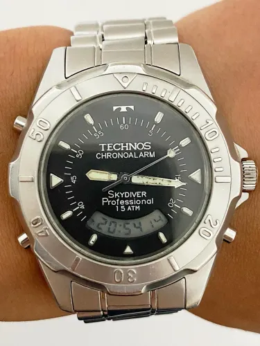 Relógio Technos Skydiver Chronoalarm.