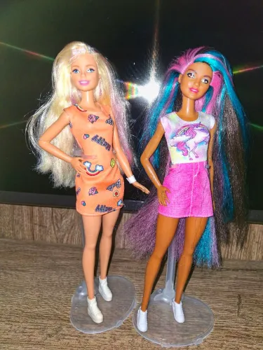 2 Lindas Barbies