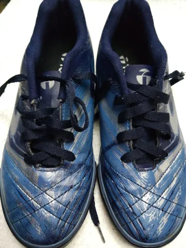 Chuteiras Azul com Detalhes marca Topper Tam 36