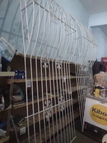 Grade de ferro branca antiga