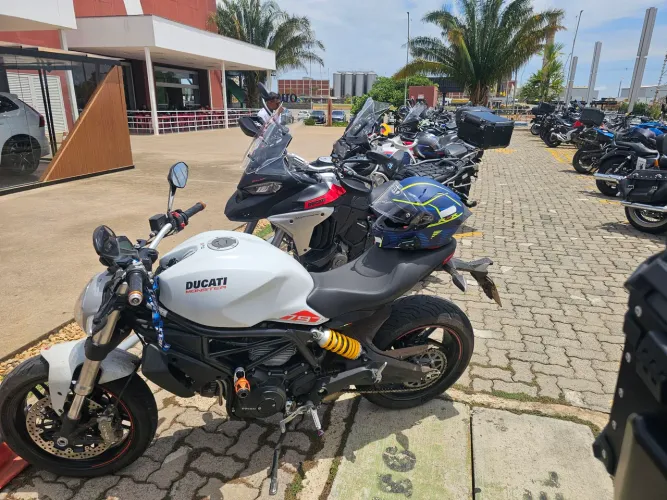 Ducati Monster 797 Baixo Km e toda revisada