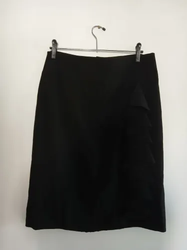 Saia Feminina Preta Com Babados na Frete,Tam 42-Georgeous
