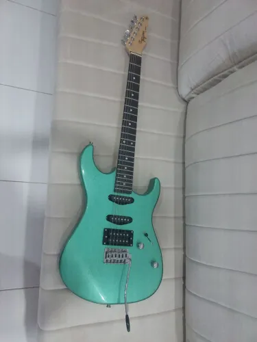 Vendo guitarra + amplificador + pedaleira