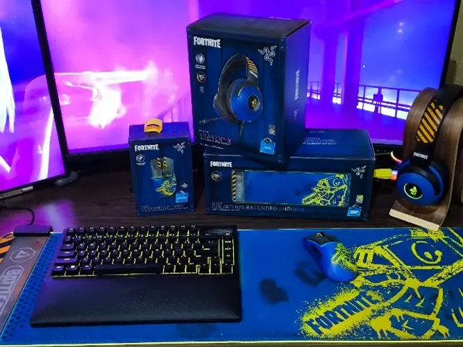 Kit Razer Fortnite - Pro, Kraken V3 X + Goliathus Extended Chroma