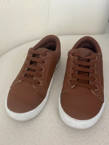 Tênis mini da reserva caramelo