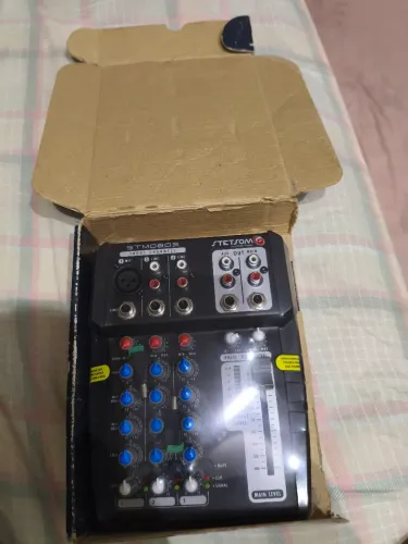 Mesa de som 3 canais nova