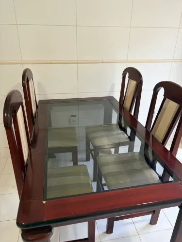 Mesa de madeira 4 cadeiras