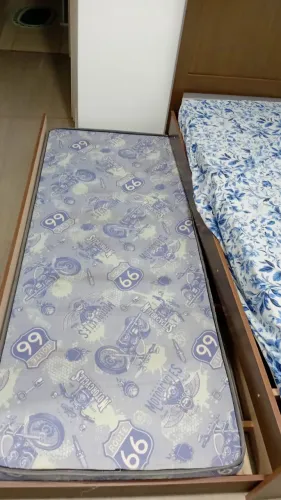 Cama de solteiro com colchão 