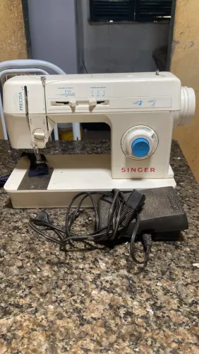 Máquina de costura singer precisa