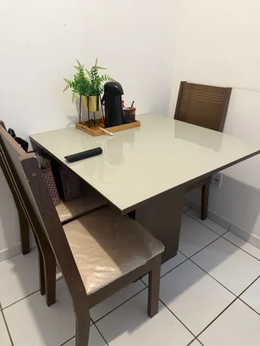 Mesa com tampão de vidro 