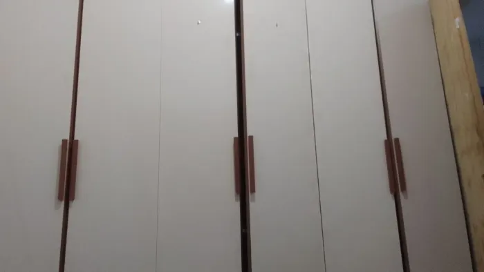 Vende-se guarda roupa 6 portas