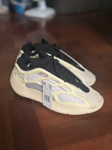 Yeezy 700 V3