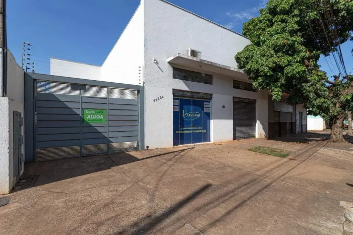 EXCELENTE SALA COMERCIAL DE FUNDO PARA ALUGAR NA ZONA SUL, NA AV. JOAQUIM DUARTE MOLEIRINH