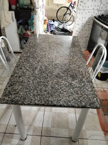 Mesa de mármore retangular