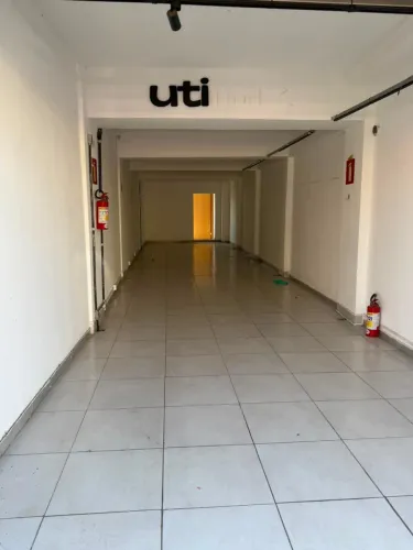 Aluga-se loja na José Faria da Rocha