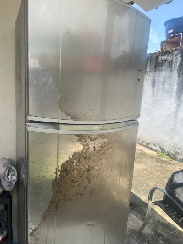 Geladeira Cônsul para conserto