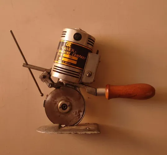 Maquina de cortar tecidos