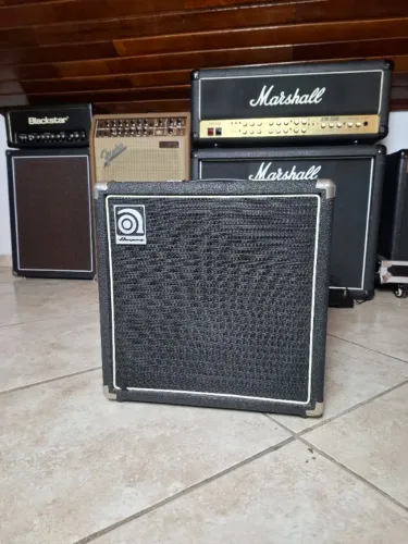 Amplificador de Baixo Ampeg BA110