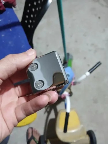 Presilha para vidro cromado