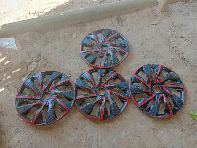 Vendo essas calotas aro 14+ capas de banco tudo seminovos