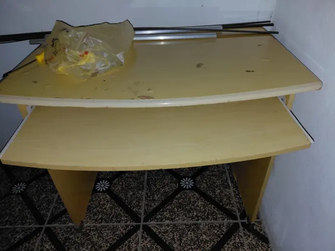 Mesa mogno amarelo
