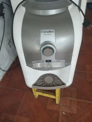 Vende-se gelagua funcionando perfeitamente 