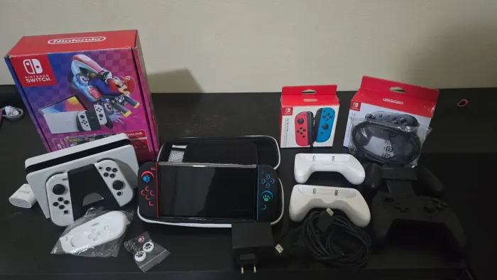 ? Nintendo Switch OLED Completo + 2 Pares de Joy-Con + Pro Controller Original