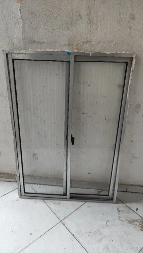 Janela de alumínio 80 cm