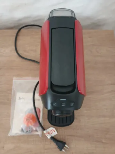 Cafeteira Cápsula Vermelha Tres Corações Passione Espresso, seminova, com pouquíssimo uso.