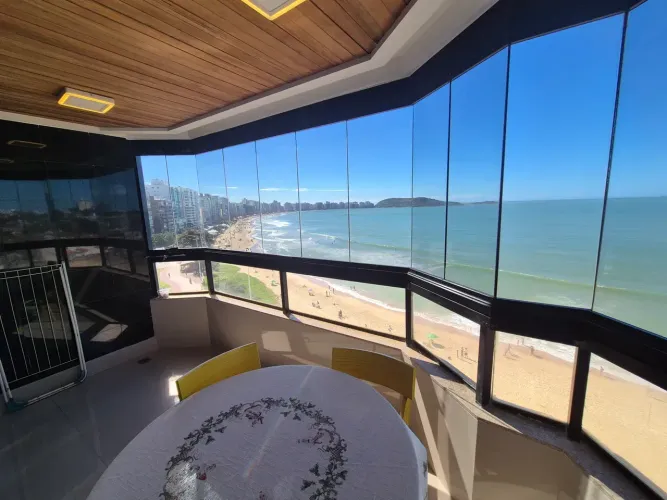 Maravilhoso Apartamento Frente Mar, com 125m², 3 Suítes, Reformado, Planejado e Decorado. 