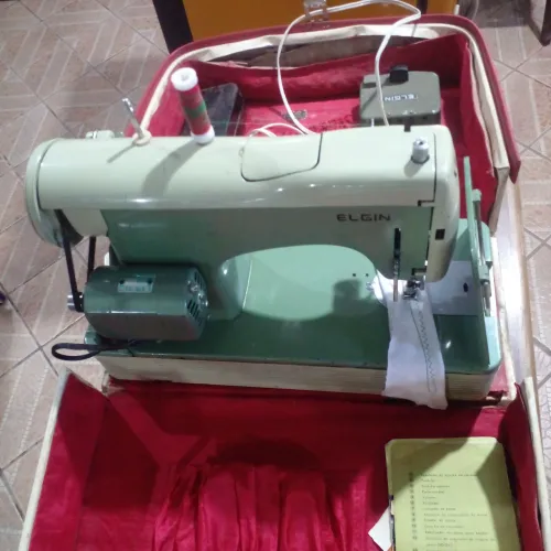 MÁQUINA DE COSTURA ELGIN ELÉTRICA