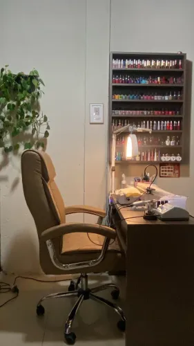 ? STUDIO COMPLETO DE MANICURE À VENDA ?