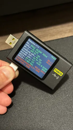 Multímetro USB METER - medidor USB e detector de protocolos de carga