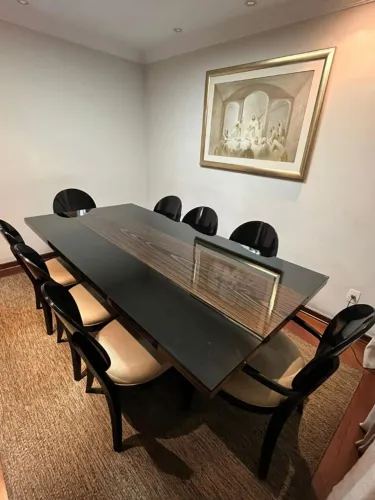 Mesa de Jantar - Laca Preta com Madeira Nobre - 8 Lugares