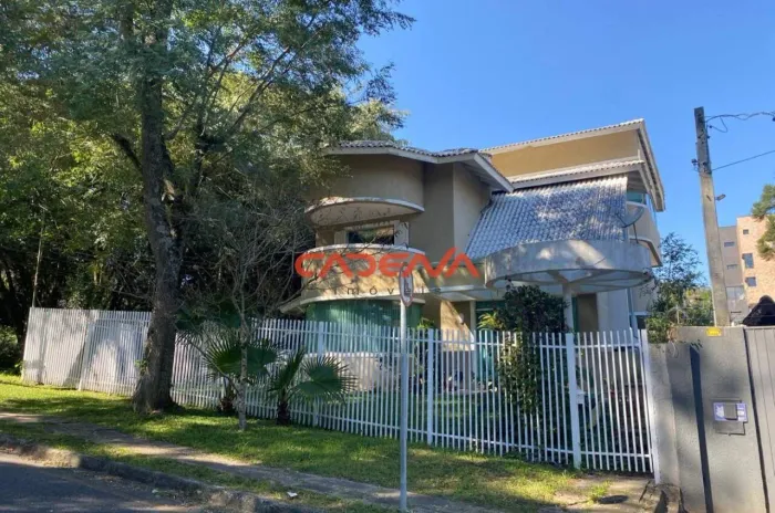 Casa com 4 quartos e 4 vagas à venda no Bigorrilho