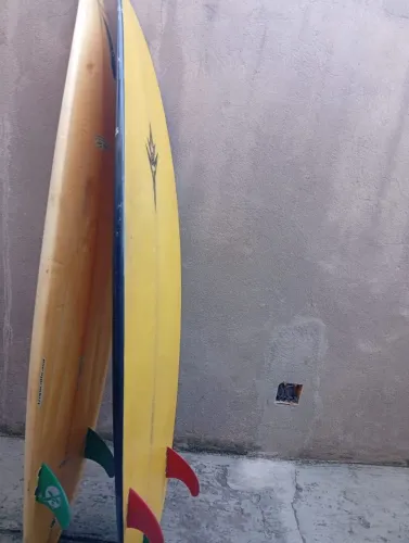 VENDO DUAS PRANCHAS DE SURF