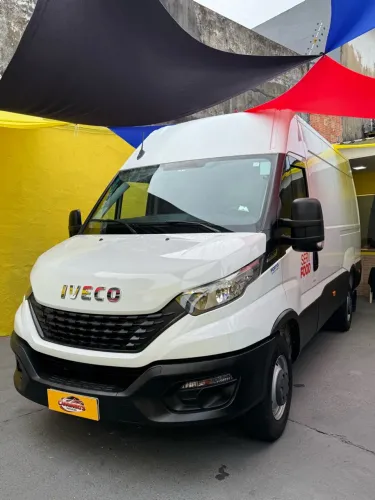 Iveco Daily Furgão 30-160 3.0 12m³ (die.)(e6) 2024