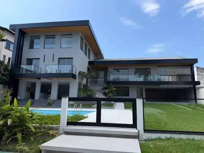 Imóvel para venda possui 800 metros quadrados com 5 quartos em Piratininga - Niterói - RJ
