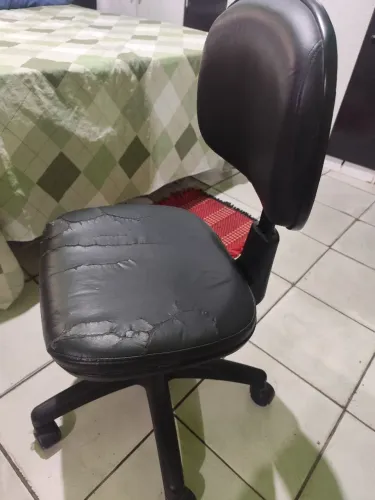 Cadeira de escritório com regulagem 