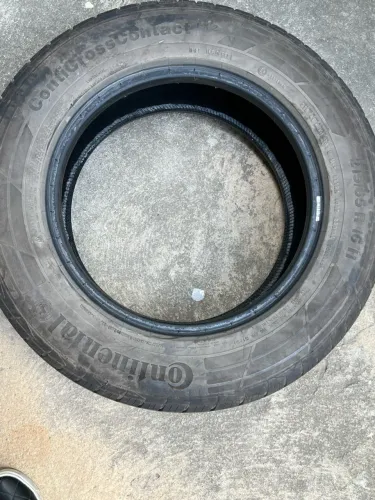 Vendo três pneus seminovos
