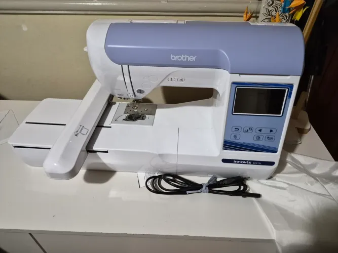 MAQUINA DE COSTURA DE BORDAR BROTHER IMPECAVEL